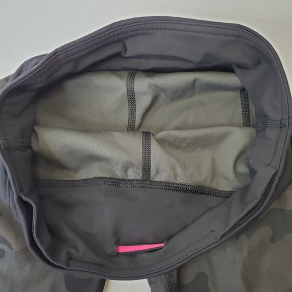 Lululemon Incognito Camo Multi Color Cropped Tight Legging Nulux SIZE 4. - Picture 10 of 15
